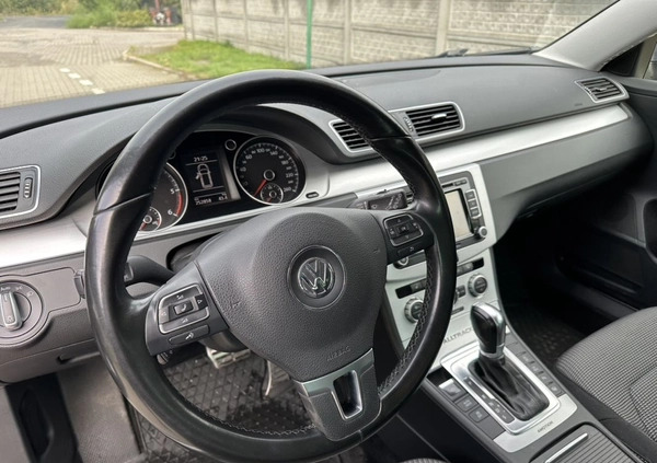 Volkswagen Passat cena 35500 przebieg: 253000, rok produkcji 2012 z Dębno małe 137